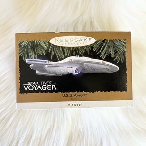 HALLMARK Keepsake Ornament U.S.S Voyager Star Trek